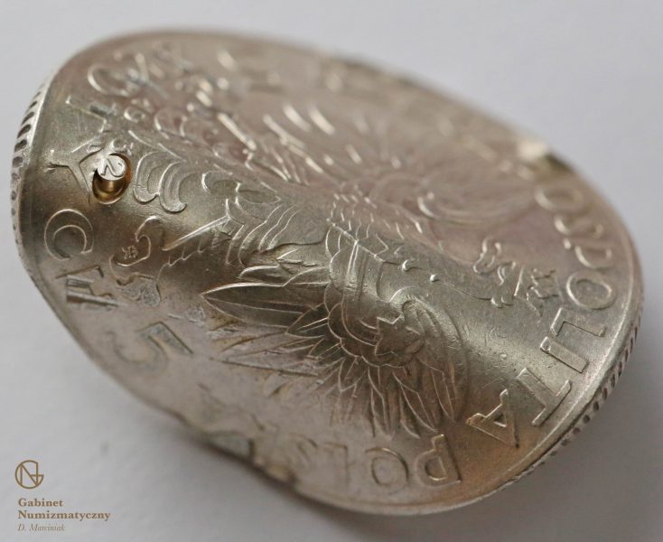 Całkowicie zgięta moneta fałszerstwa 5 złotych 1932