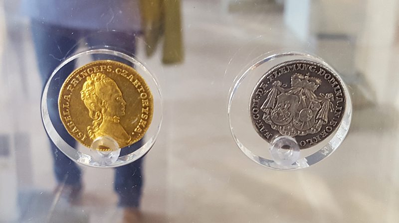 Złoty Dwudukat z Izabelą Czartoryską i jego odbitka w srebrze